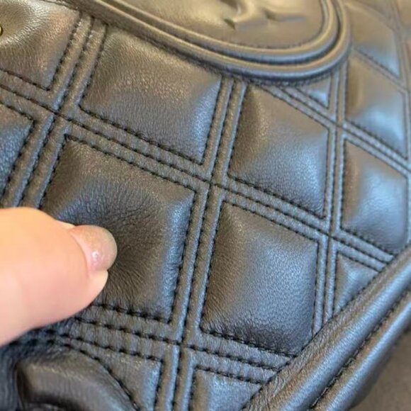 95% NEW TORY BURCH Fleming chain bag - Picture 3 of 8